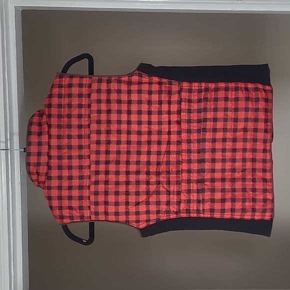 🔥 Red & Black Plaid Quilted Puffer Vest – Women’s Sm – Classic Layering Piece - Picture 3 of 13